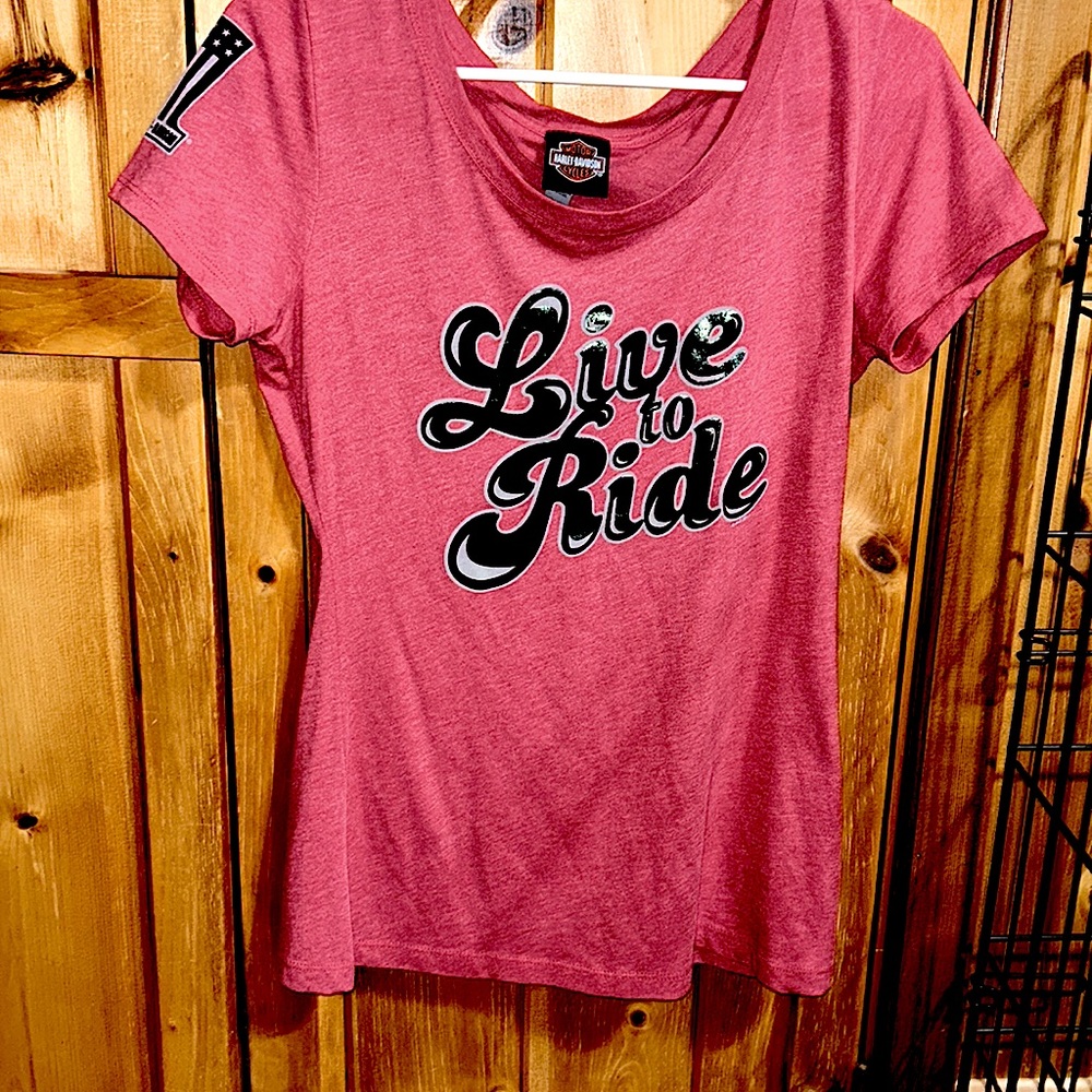 Women’s L Harley Davidson T-shirt.Soft red color.